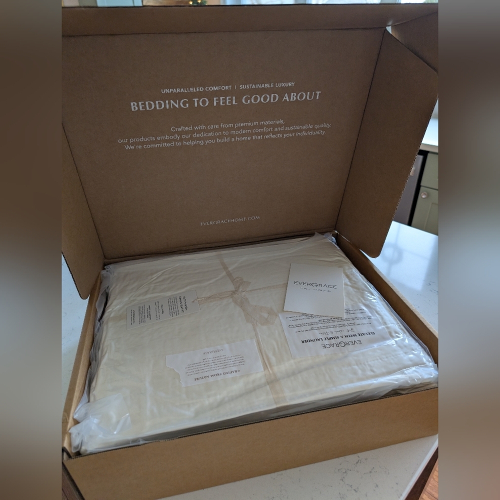 BRAND NEW COTTON SATEEN Cream Bedding Set - Premium Home Bedding